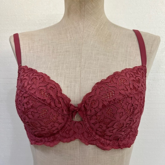 Chic Lace Underwire Bra in Rich Burgundy - Picture 4 of 8